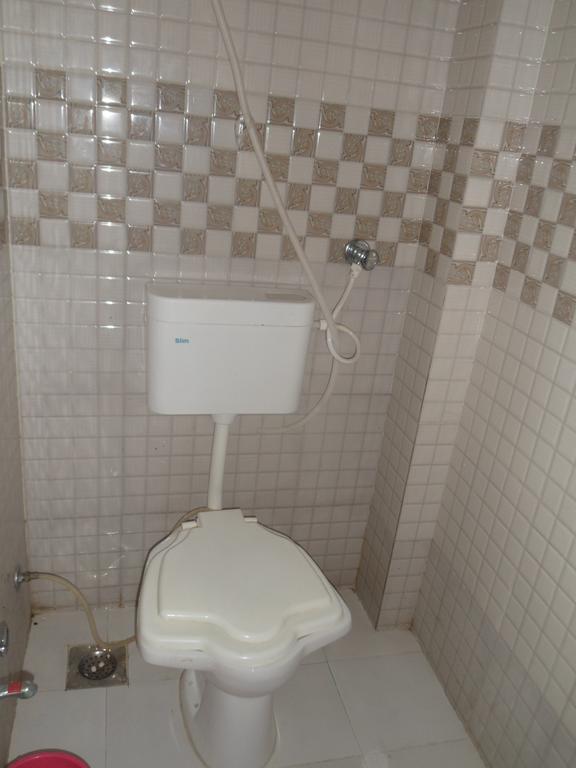 Hotel Madhusudan Dwārka Rom bilde